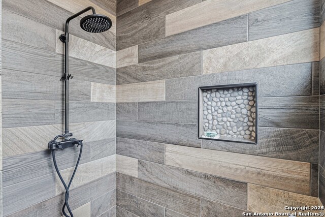 Image 19 of 49 For 516 Oak Haven