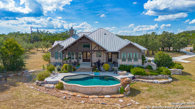 Image 2 of 49 For 516 Oak Haven