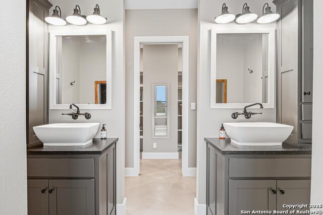 Image 20 of 49 For 516 Oak Haven