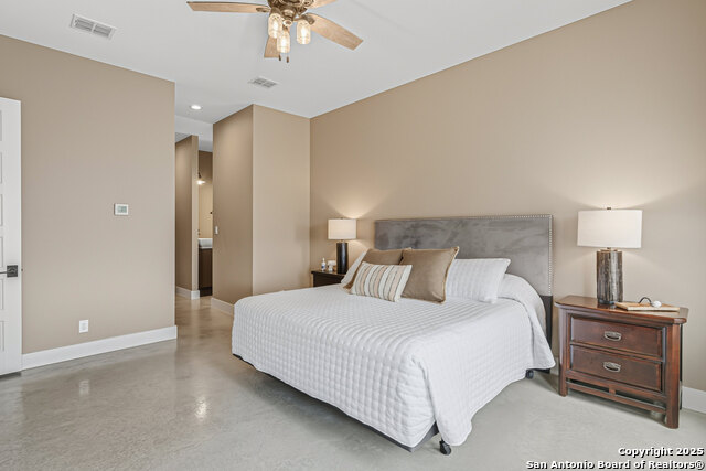 Image 22 of 49 For 516 Oak Haven