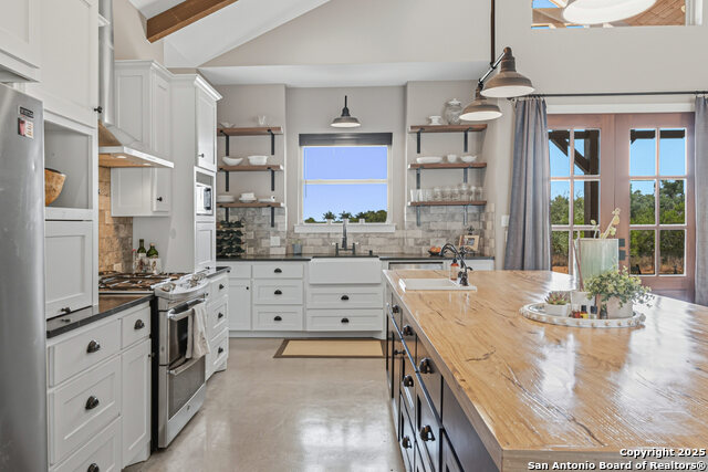 Image 23 of 49 For 516 Oak Haven