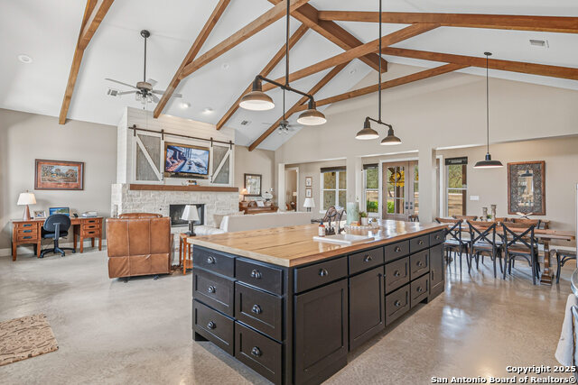 Image 3 of 49 For 516 Oak Haven