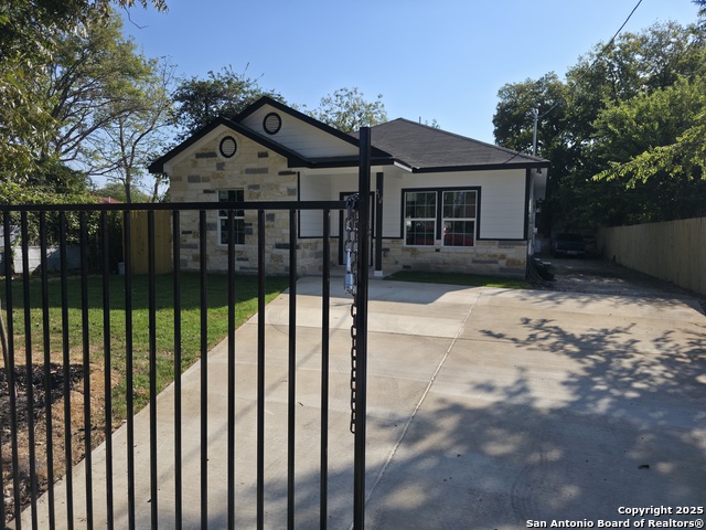 Image 2 of 17 For 216 San Augustine