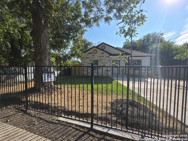 Image 3 of 17 For 216 San Augustine
