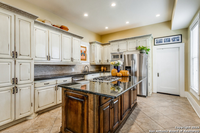 Image 10 of 30 For 305 Ashby W