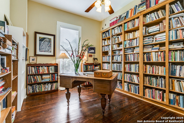 Image 13 of 30 For 305 Ashby W