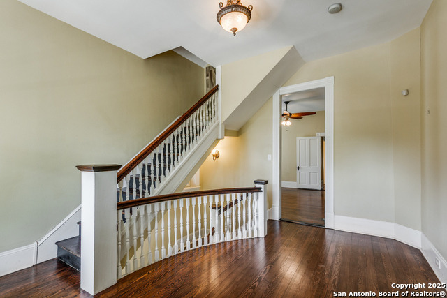 Image 14 of 30 For 305 Ashby W