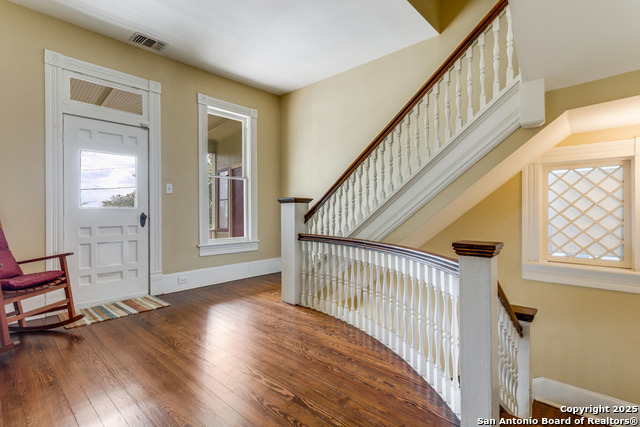 Image 15 of 30 For 305 Ashby W