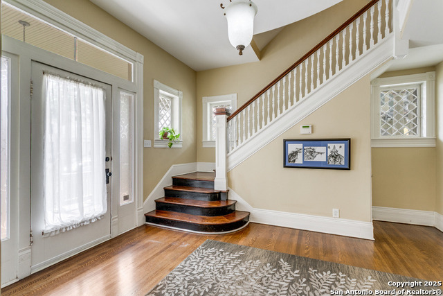 Image 7 of 30 For 305 Ashby W