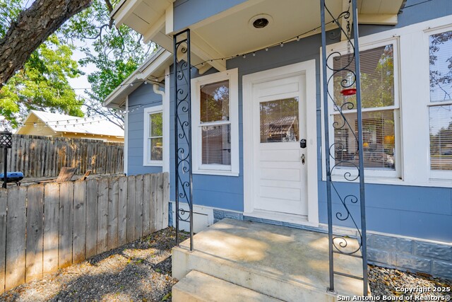 Image 22 of 33 For 190 Chestnut Ave S