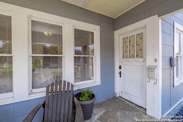 Image 3 of 33 For 190 Chestnut Ave S