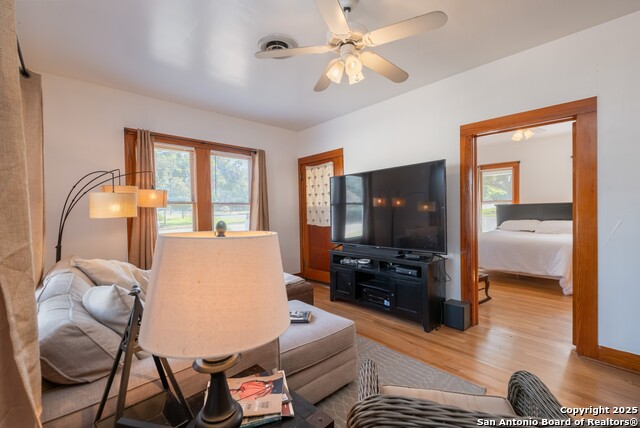 Image 5 of 33 For 190 Chestnut Ave S