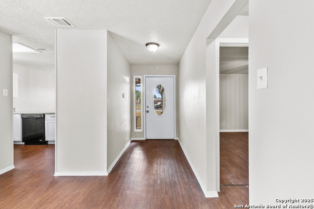 Image 4 of 26 For 7112 Beech Trail