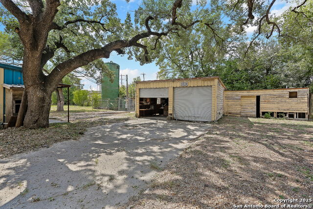 Listing photo id 8 for 19815 Shady Ln.,