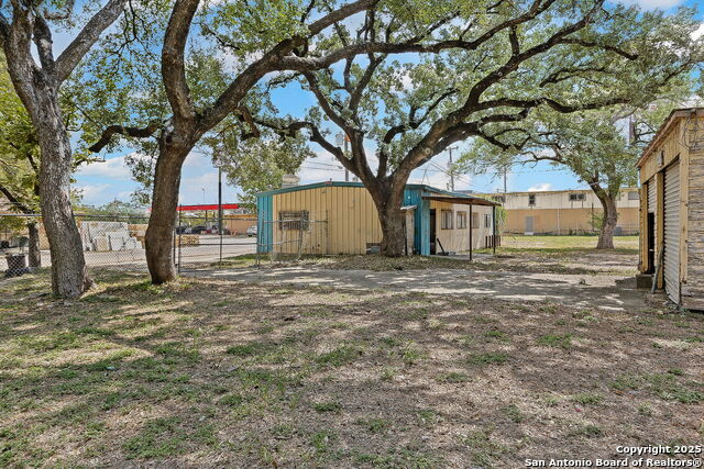 Listing photo id 10 for 19815 Shady Ln.,