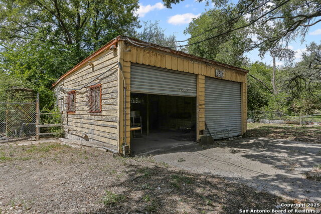 Listing photo id 14 for 19815 Shady Ln.,