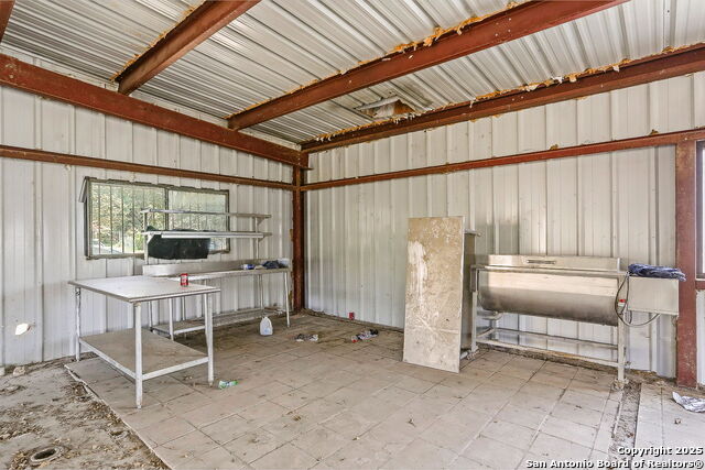 Listing photo id 19 for 19815 Shady Ln.,