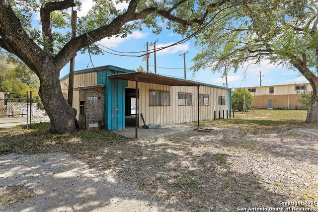 Listing photo id 2 for 19815 Shady Ln.,