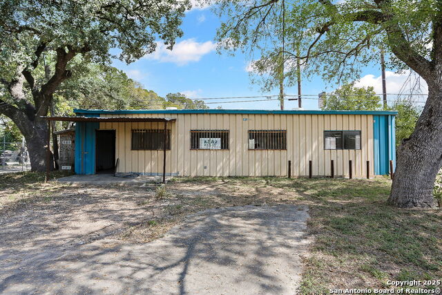 Listing photo id 3 for 19815 Shady Ln.,