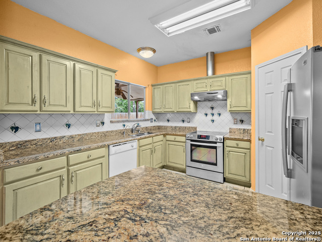 Listing photo id 10 for 6511 Ridge Place St