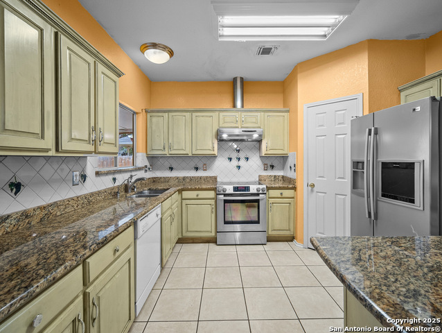 Listing photo id 11 for 6511 Ridge Place St