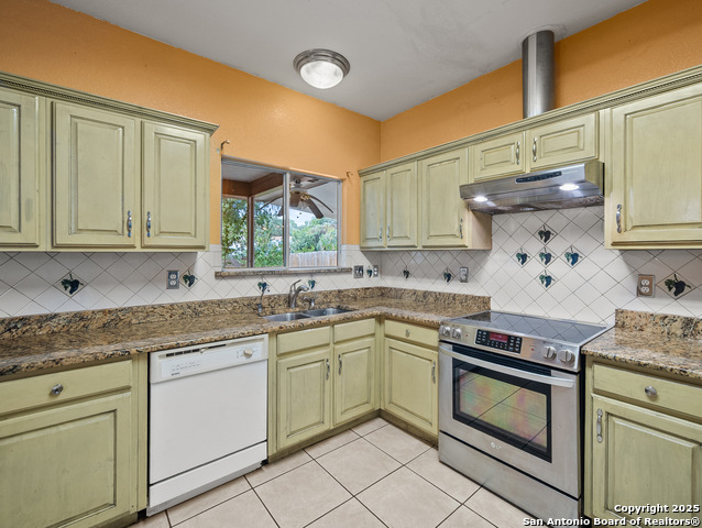 Listing photo id 12 for 6511 Ridge Place St