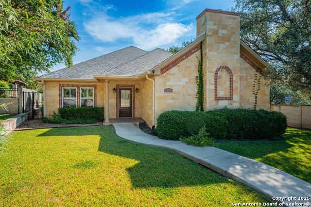 Listing photo id 0 for 100 St. Andrews Loop E