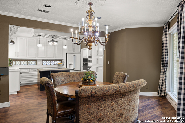 Listing photo id 11 for 7822 Timber Top