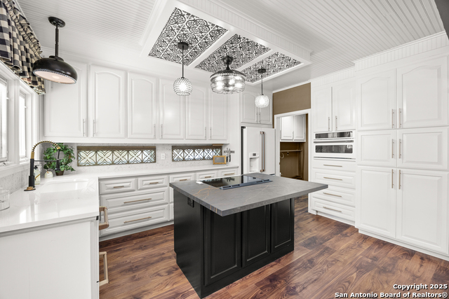 Listing photo id 12 for 7822 Timber Top