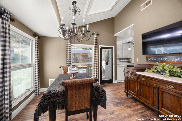 Listing photo id 17 for 7822 Timber Top