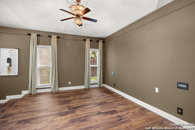Listing photo id 19 for 7822 Timber Top