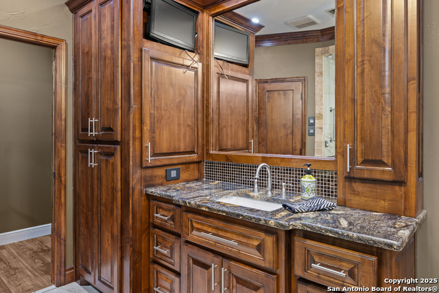 Listing photo id 26 for 7822 Timber Top