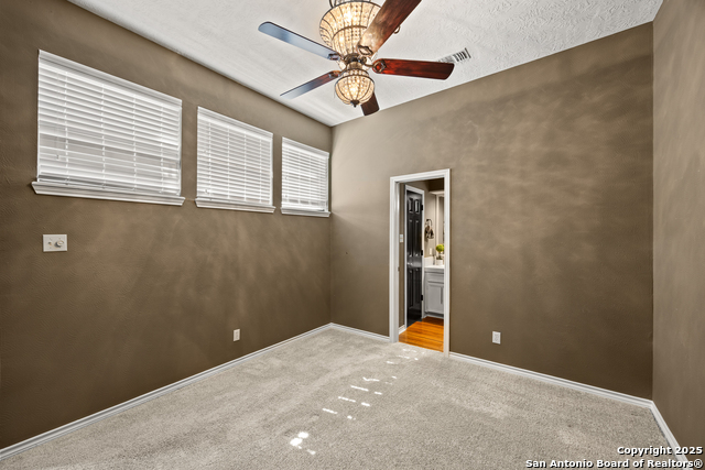 Listing photo id 31 for 7822 Timber Top