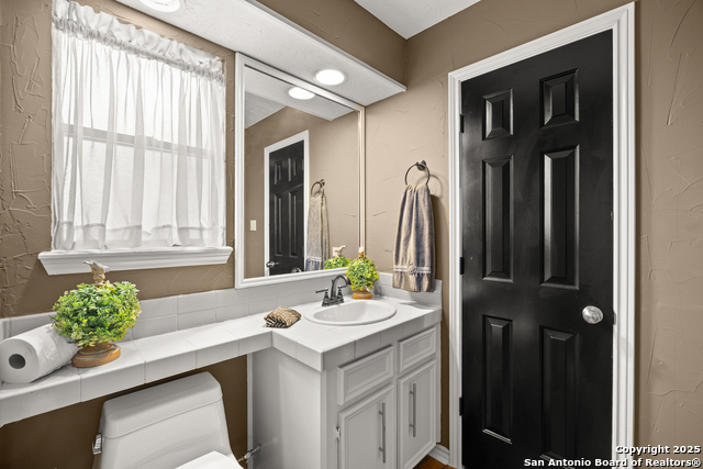 Listing photo id 34 for 7822 Timber Top