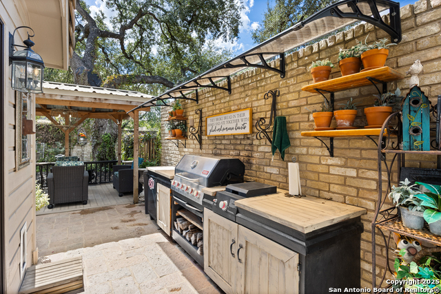 Listing photo id 39 for 7822 Timber Top