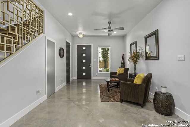 Listing photo id 9 for 326 Clay 102