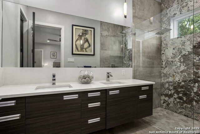 Listing photo id 13 for 326 Clay 102