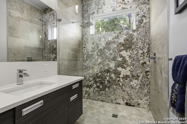 Listing photo id 14 for 326 Clay 102