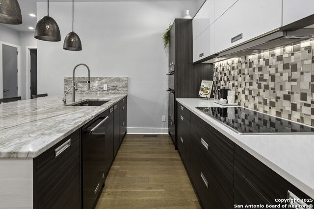 Listing photo id 24 for 326 Clay 102