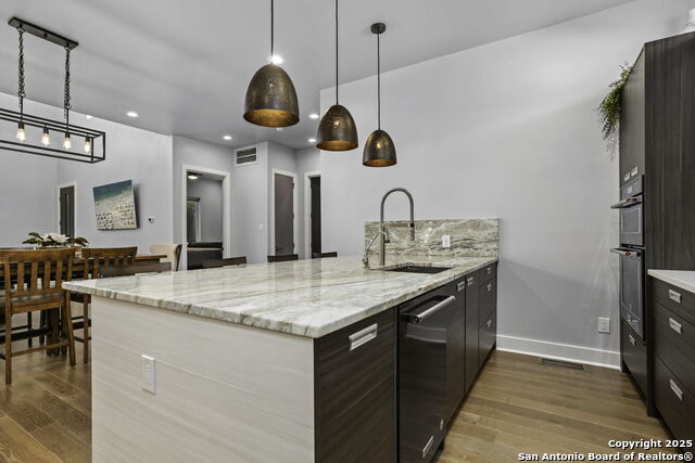 Listing photo id 25 for 326 Clay 102