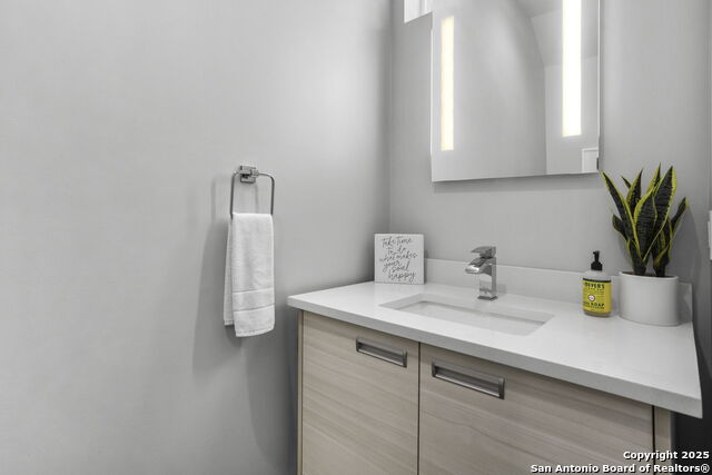Listing photo id 29 for 326 Clay 102