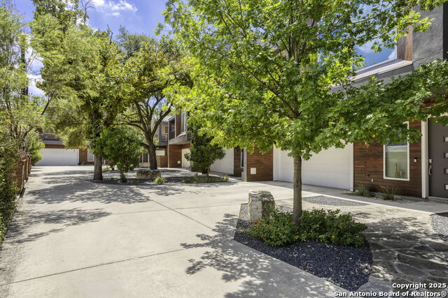 Listing photo id 2 for 326 Clay 102