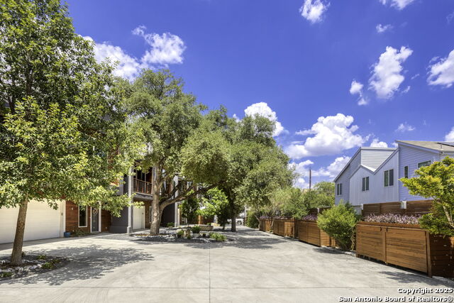 Listing photo id 3 for 326 Clay 102