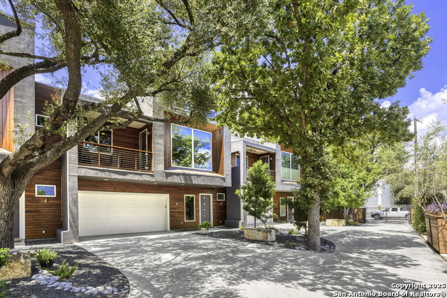 Listing photo id 4 for 326 Clay 102