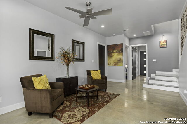 Listing photo id 7 for 326 Clay 102