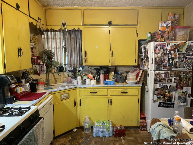 Image 7 of 16 For 326 Laurelwood Dr