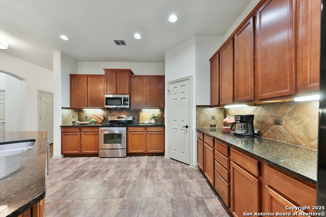 Image 37 of 52 For 10811 Newcroft