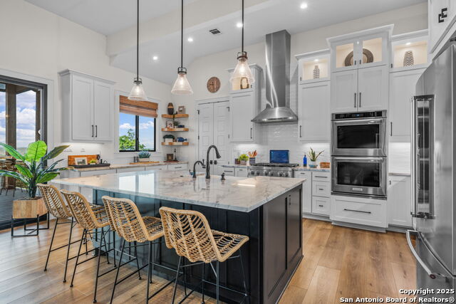 Listing photo id 8 for 121 Center Oaks Court