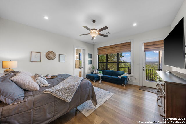 Listing photo id 11 for 121 Center Oaks Court