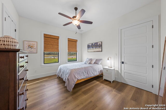 Listing photo id 19 for 121 Center Oaks Court